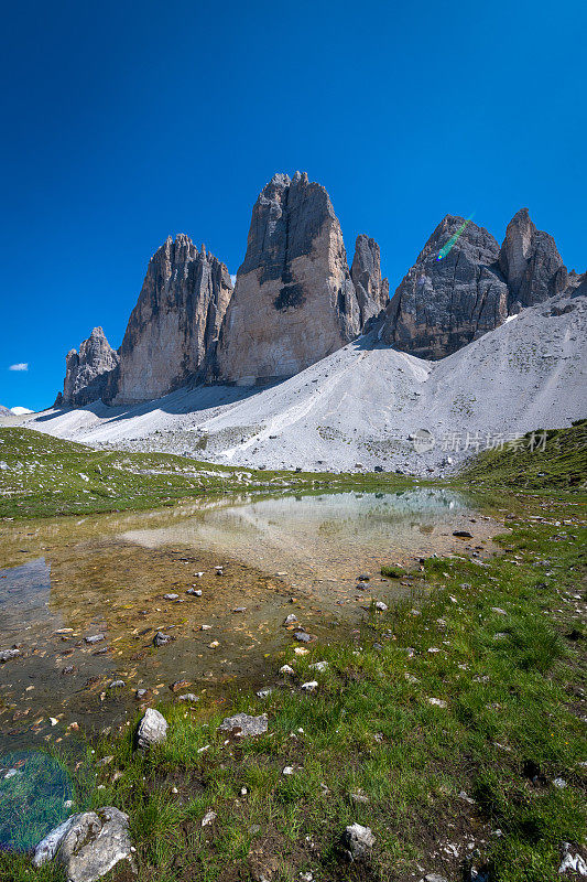 意大利欧洲阿尔卑斯山Dolomites区拉瓦雷多冰城北侧的小湖