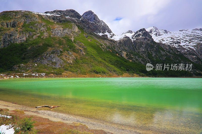 田园诗般的翡翠湖-翡翠湖-乌斯怀亚，火地岛，阿根廷