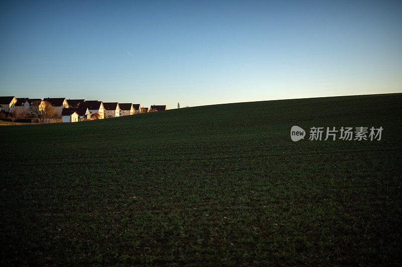 德国一个村庄边缘的住宅区