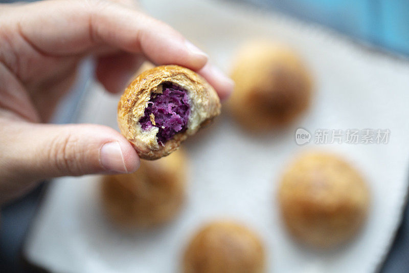 自制烘焙:酥皮球饼，内馅紫薯