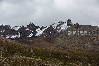 中国新疆维吾尔自治区的雪山