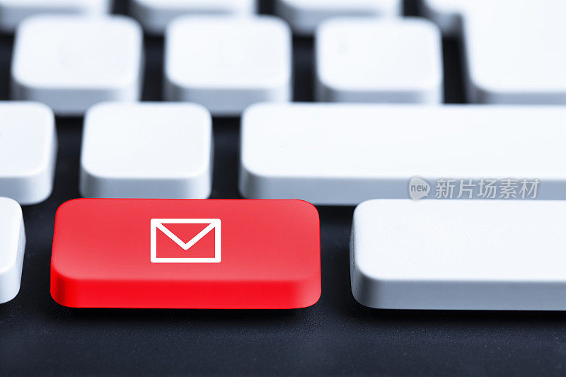 键盘上的红色邮件或消息按钮