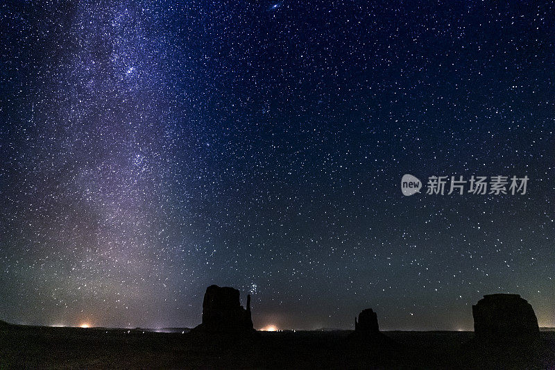 银河系上方幽幽的大峡谷夜空星空景观，美国