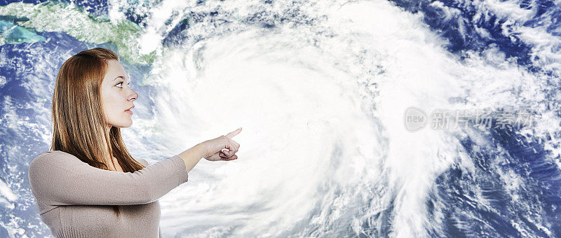 飓风即将来临:气象学家在卫星图像中指出了戏剧性的天气系统