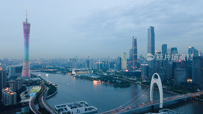 无人机拍摄的广州塔、烈得桥和珠江新城