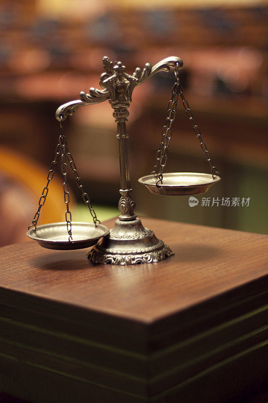 法庭中正义的装饰尺度，法律与正义的概念。