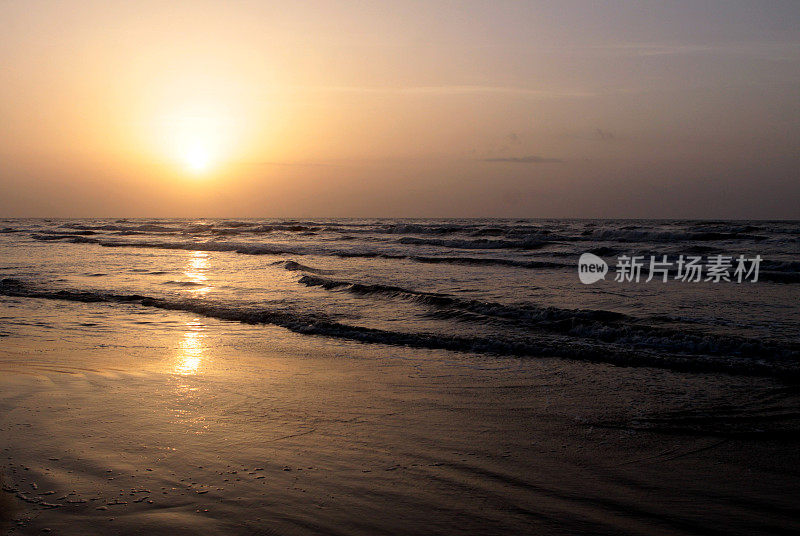 海上日出