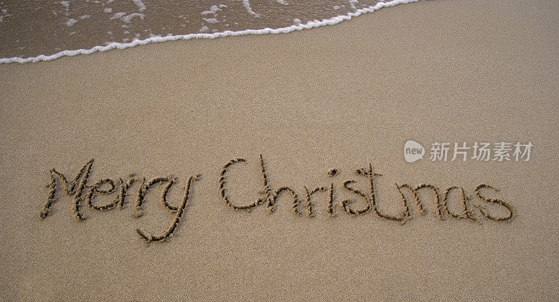 圣诞快乐写在海滩上