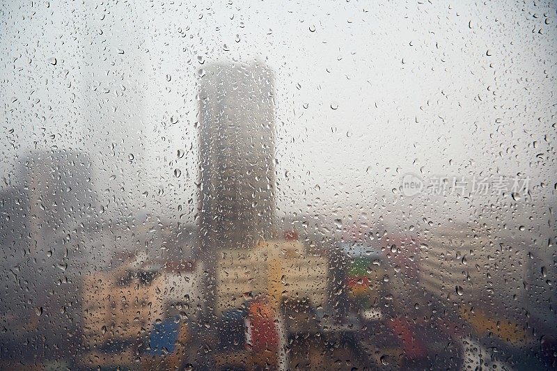 城市里的雨