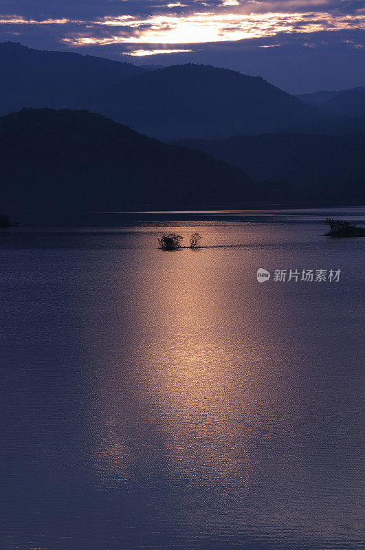 早上Akimoto湖