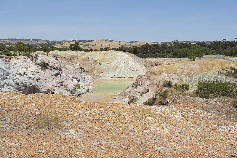挖掘景观历史悠久的卡彭达铜矿，南澳大利亚