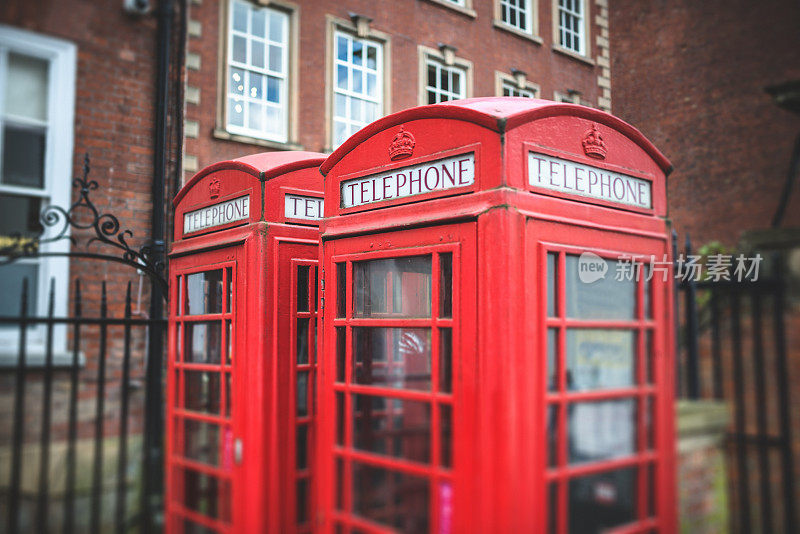 伦敦式的红色电话亭