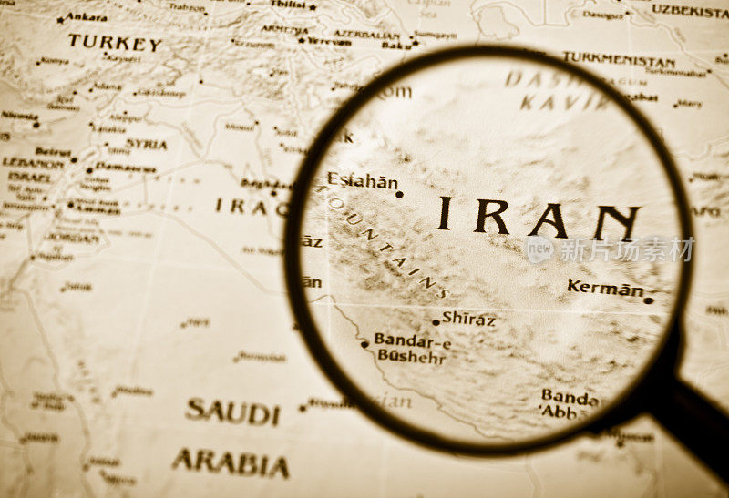 地图上的伊朗放大镜。(总)