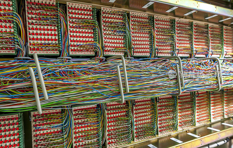 网络路由器集线器有许多连接线