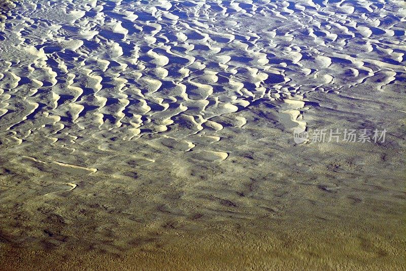 巴丹吉林沙漠沙海鸟瞰图，中国内蒙古