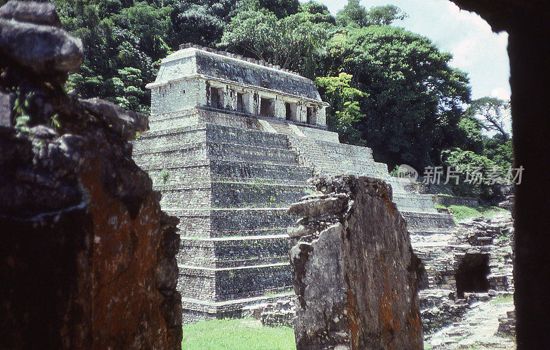 神庙金字塔天文台在帕伦克玛雅遗址塔巴斯科墨西哥
