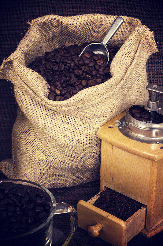老式咖啡豆研磨机