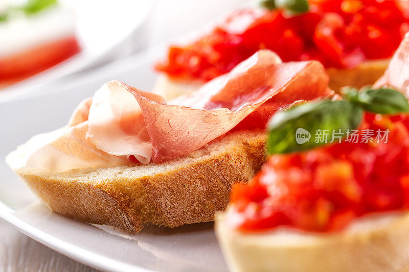 Bruschetta。