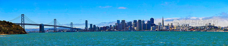 旧金山的天际线和海湾大桥