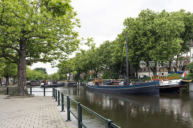 运河在鹿特丹