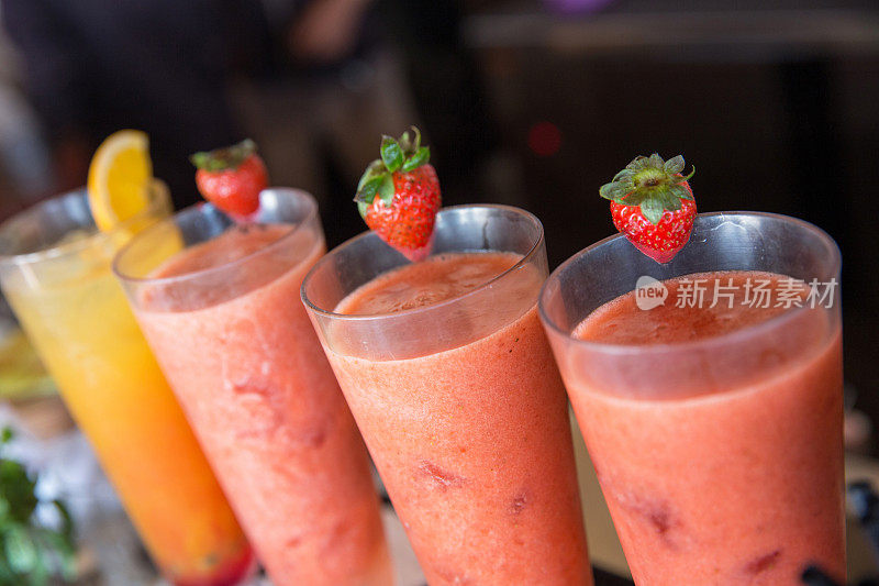 新鲜草莓橙汁-健康饮品