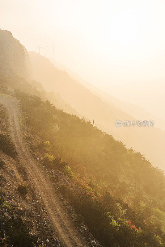 日出山路