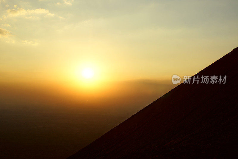 火山Telica日落