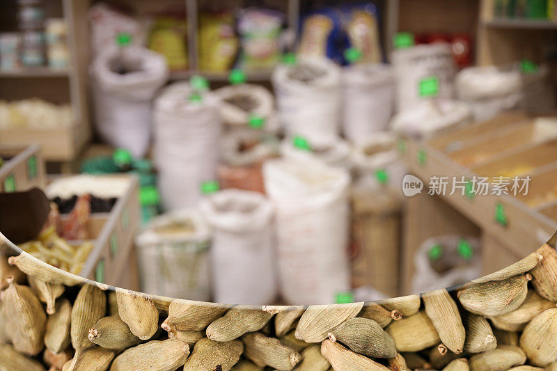 杂货店的背景。小豆蔻。