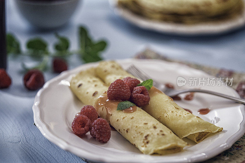 Crêpes配新鲜树莓