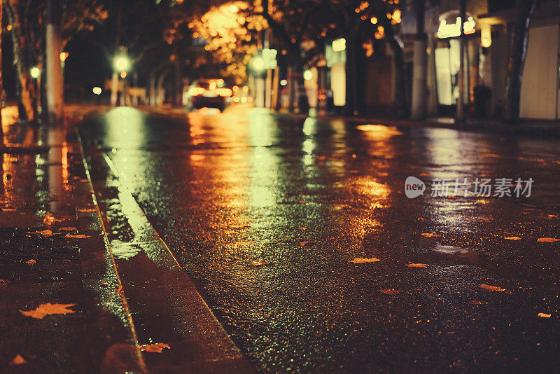 大城市的雨夜