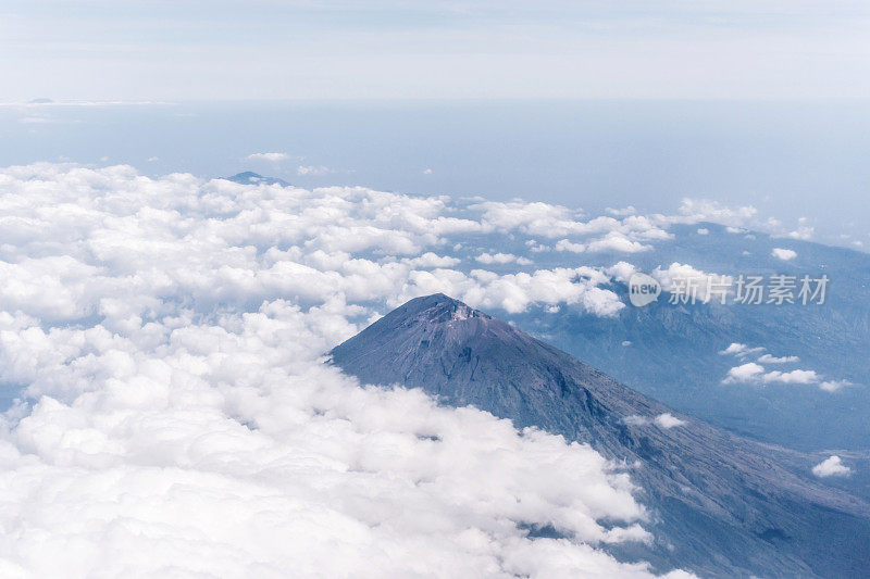 巴厘岛火山鸟瞰图