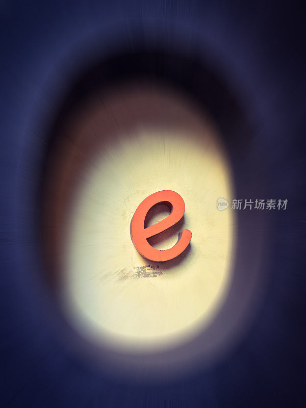 字母E