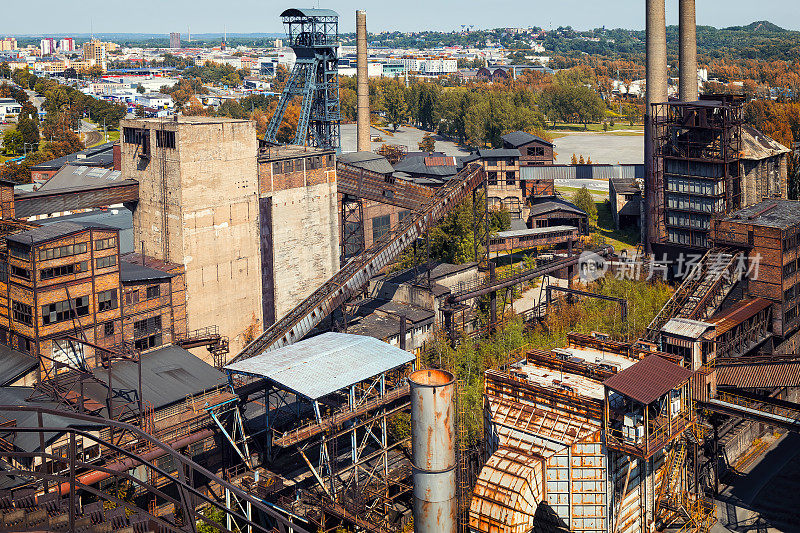 阿尔维耶夫的老煤矿关闭