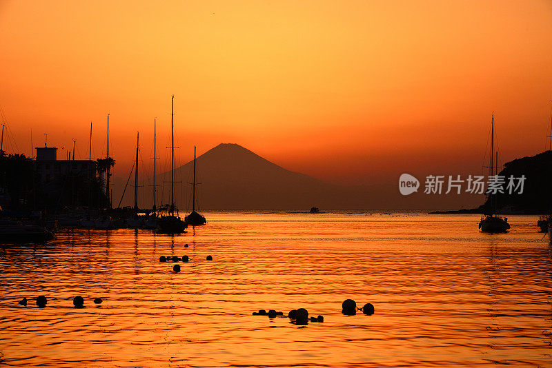 富士山和日落后的日落