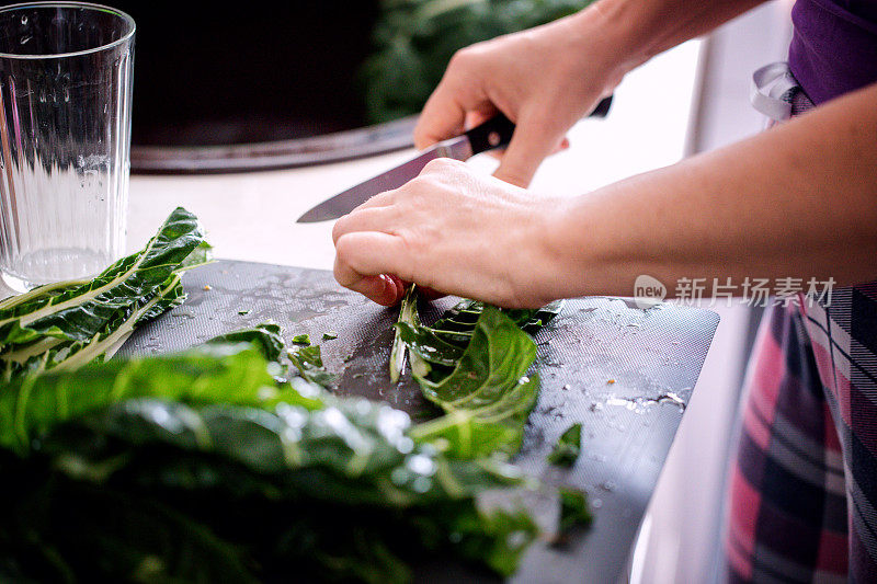 曼戈尔德叶子(甜菜)准备烹饪，特写