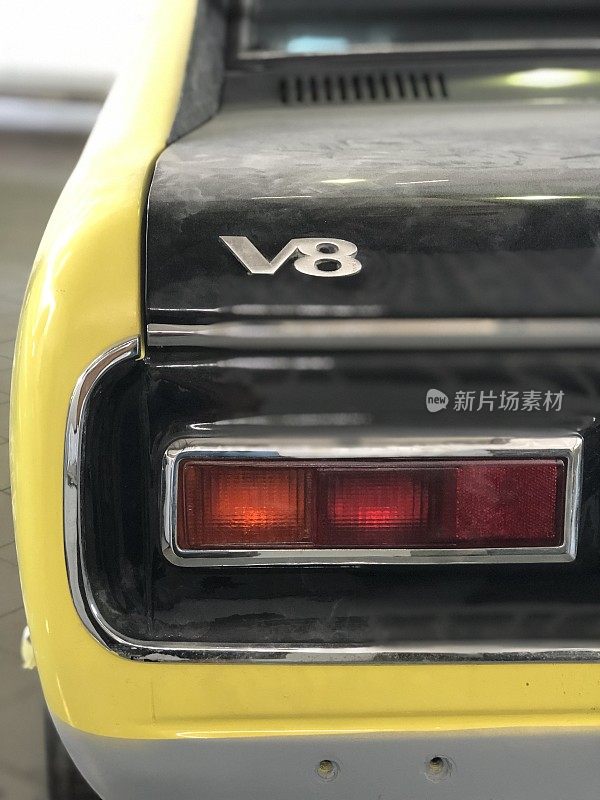 古董V8