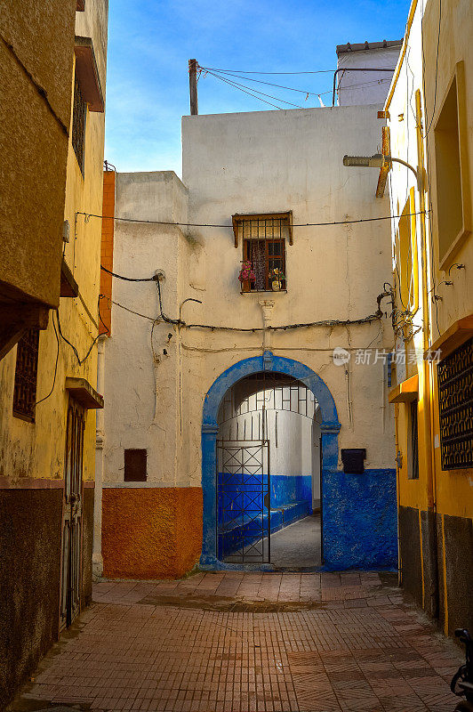 摩洛哥神奇的街道。赛尔古城的一条小街