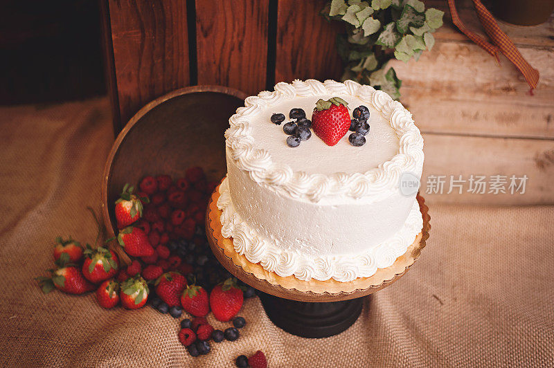 草莓蓝莓酥饼甜点