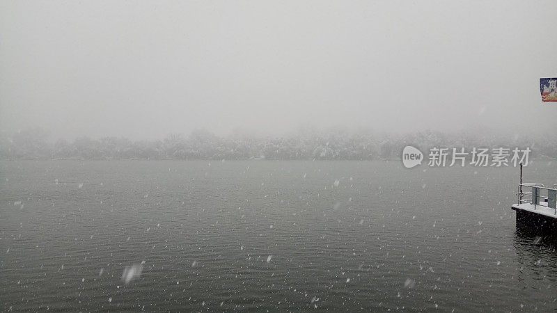 多瑙河下雪