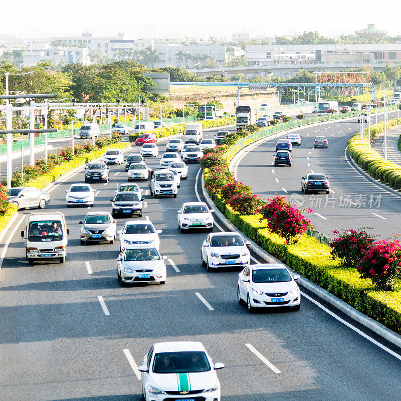 高速公路上繁忙的交通