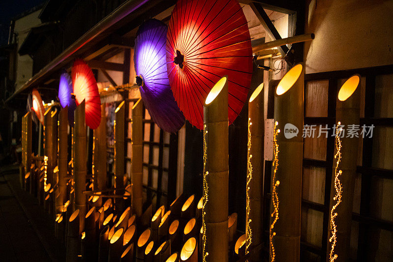 竹烛光在日本夏夜节
