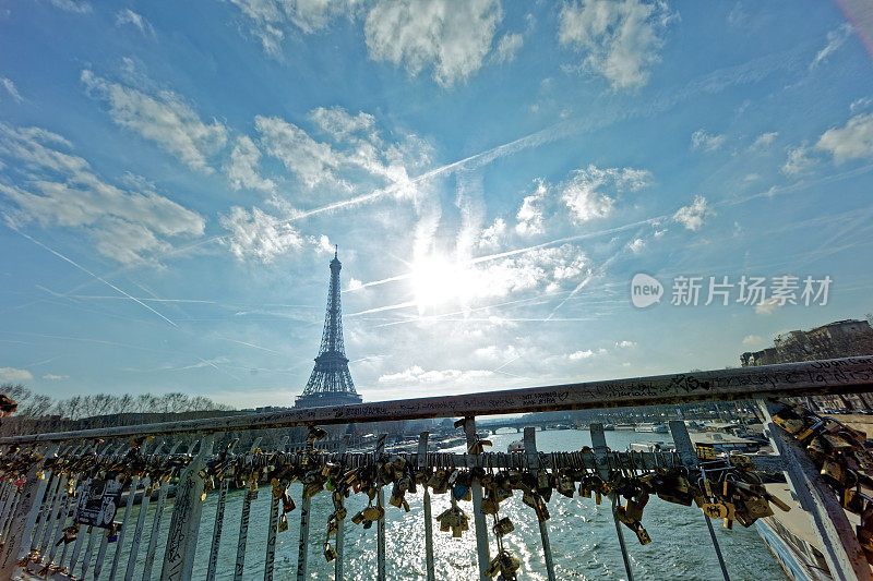 法国巴黎——德比利人行桥和埃菲尔铁塔