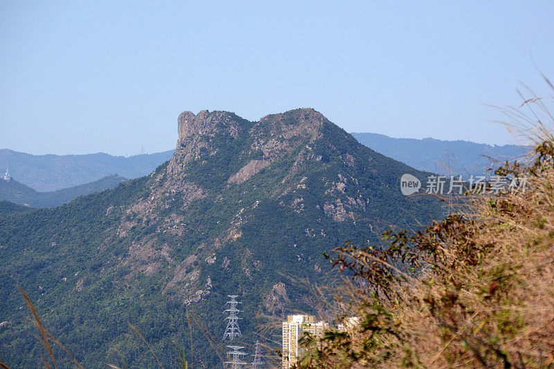 从九龙山顶眺望狮子山