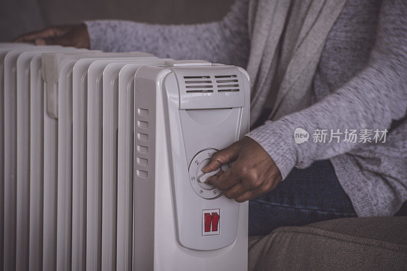 在寒冷的冬季调节电加热器散热器的功率。