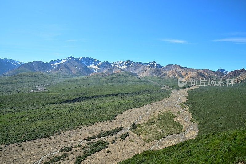 辫状河和阿拉斯加山脉