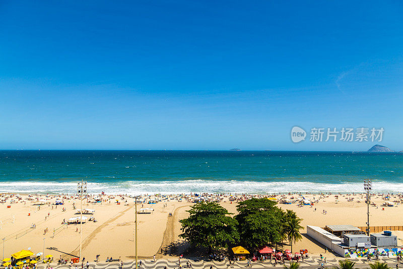 夏日，巴西里约热内卢的科帕卡巴纳海滩