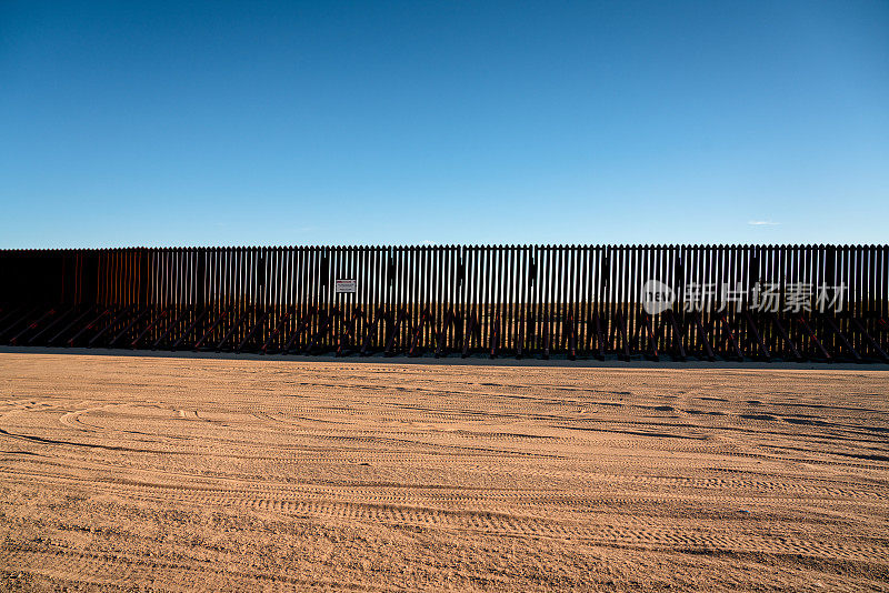 加州国际边境墙的日落景观