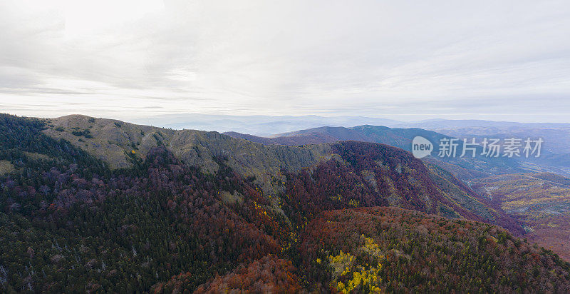 从空中看山脉