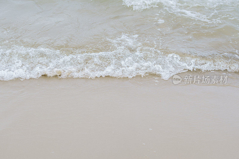 泰国普吉岛，白色的沙滩和清澈的海水，美丽的海浪