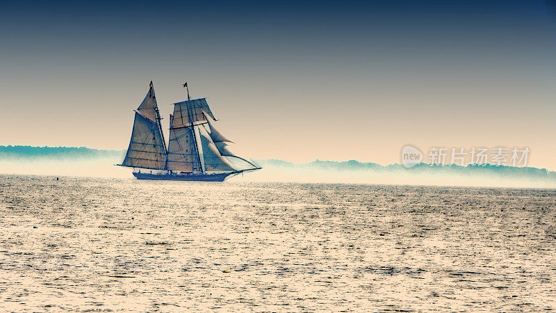 切萨皮克湾的一艘高桅船。
